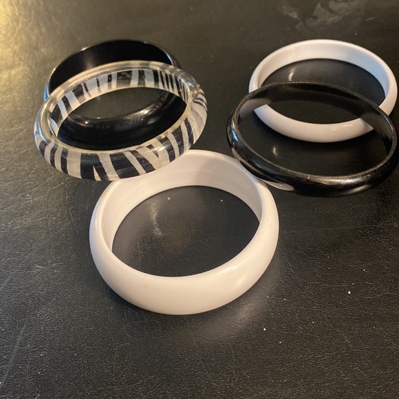 Vintage bangle bracelets🖤🤍 - Picture 8 of 9